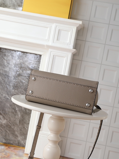 フェンディバッグ着用イメージ